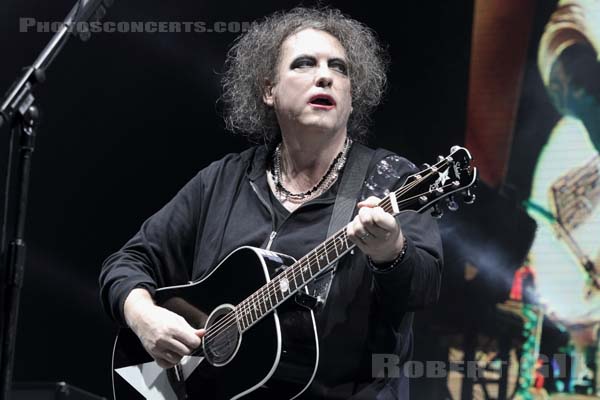 THE CURE - 2016-11-15 - PARIS - Accor Arena - Robert James Smith